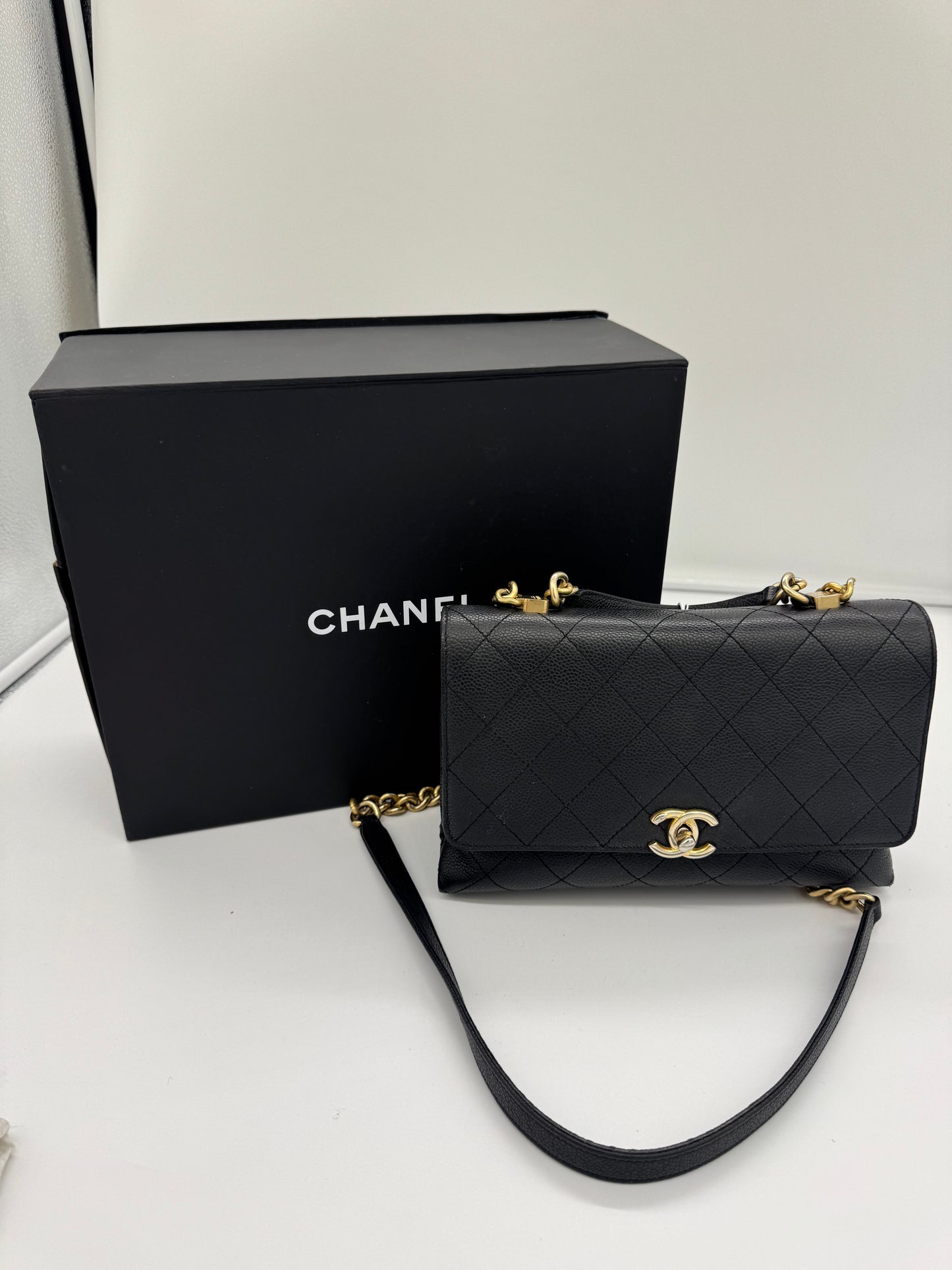 Chanel Small Chic Affinity Flap Bag Caviar Leder
