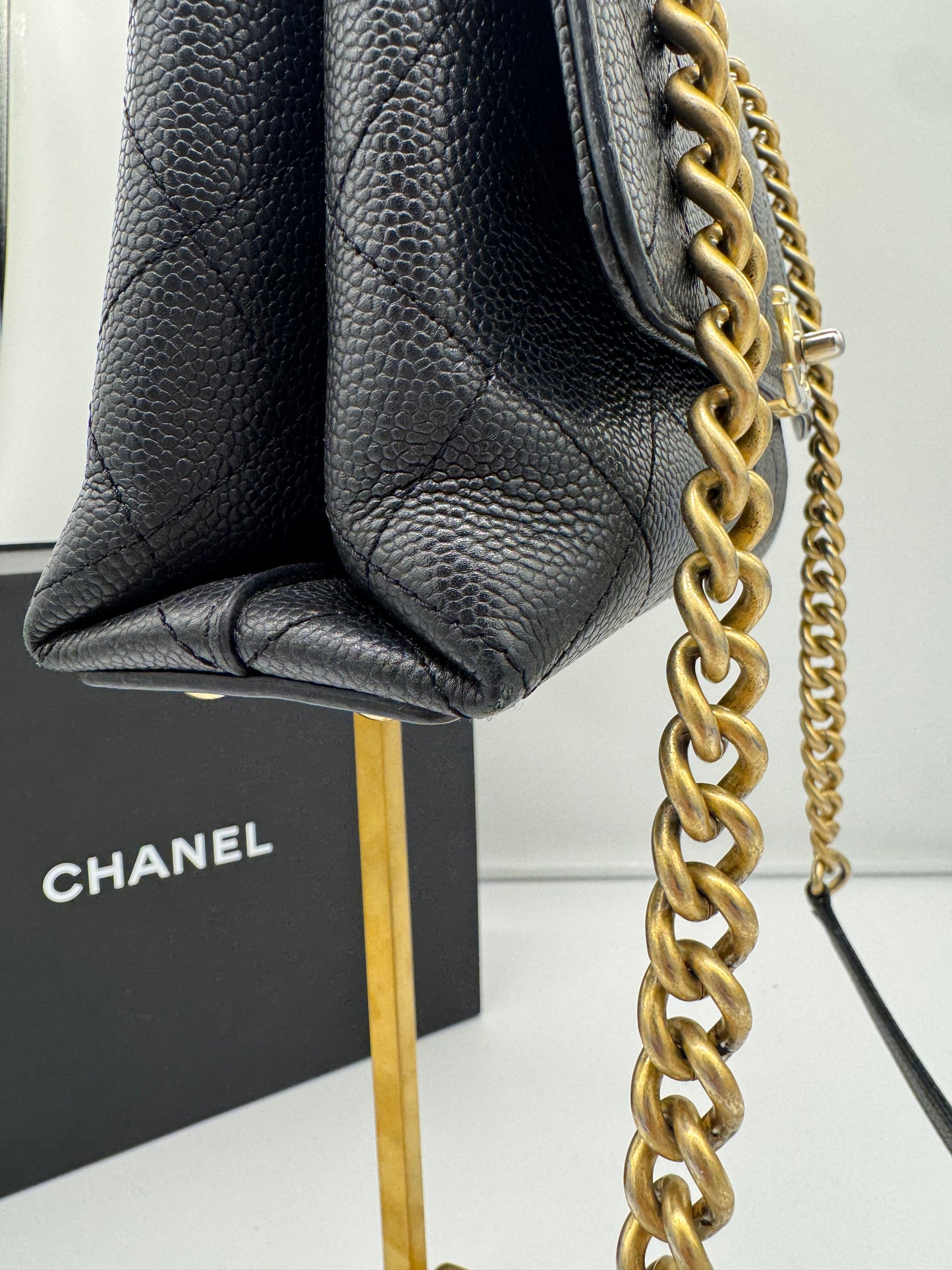 Chanel Small Chic Affinity Flap Bag Caviar Leder