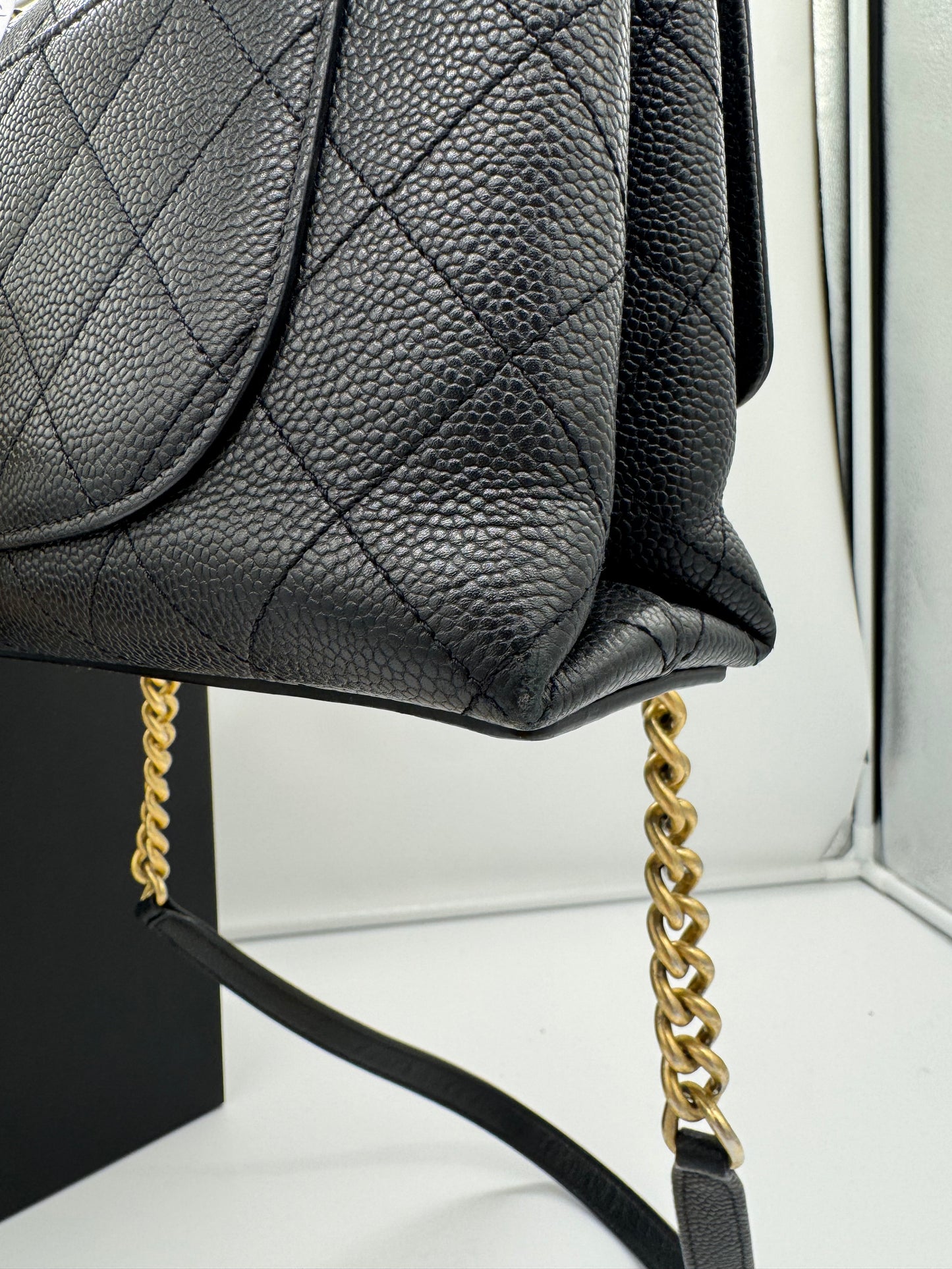 Chanel Small Chic Affinity Flap Bag Caviar Leder